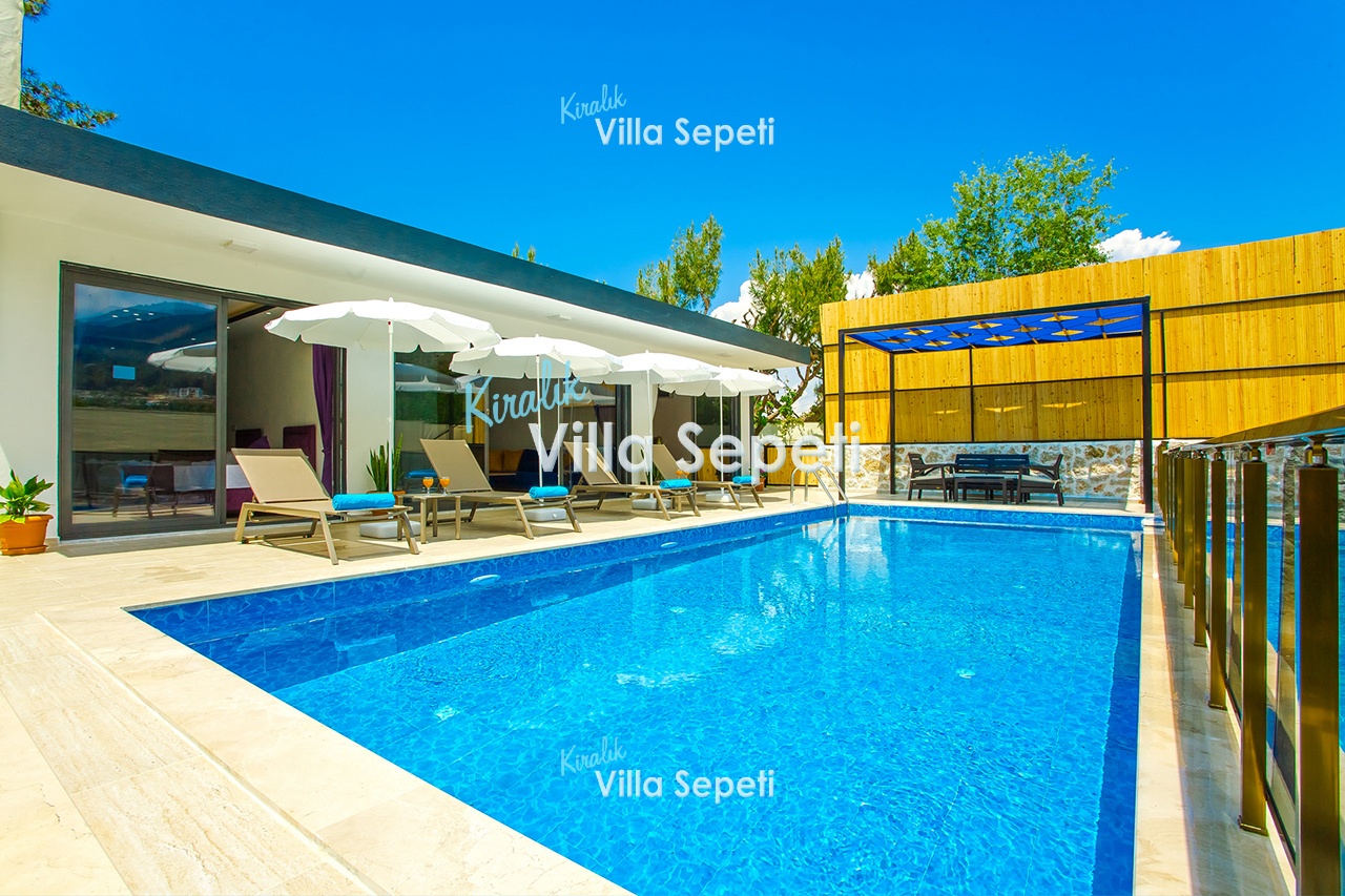 Villa Ay