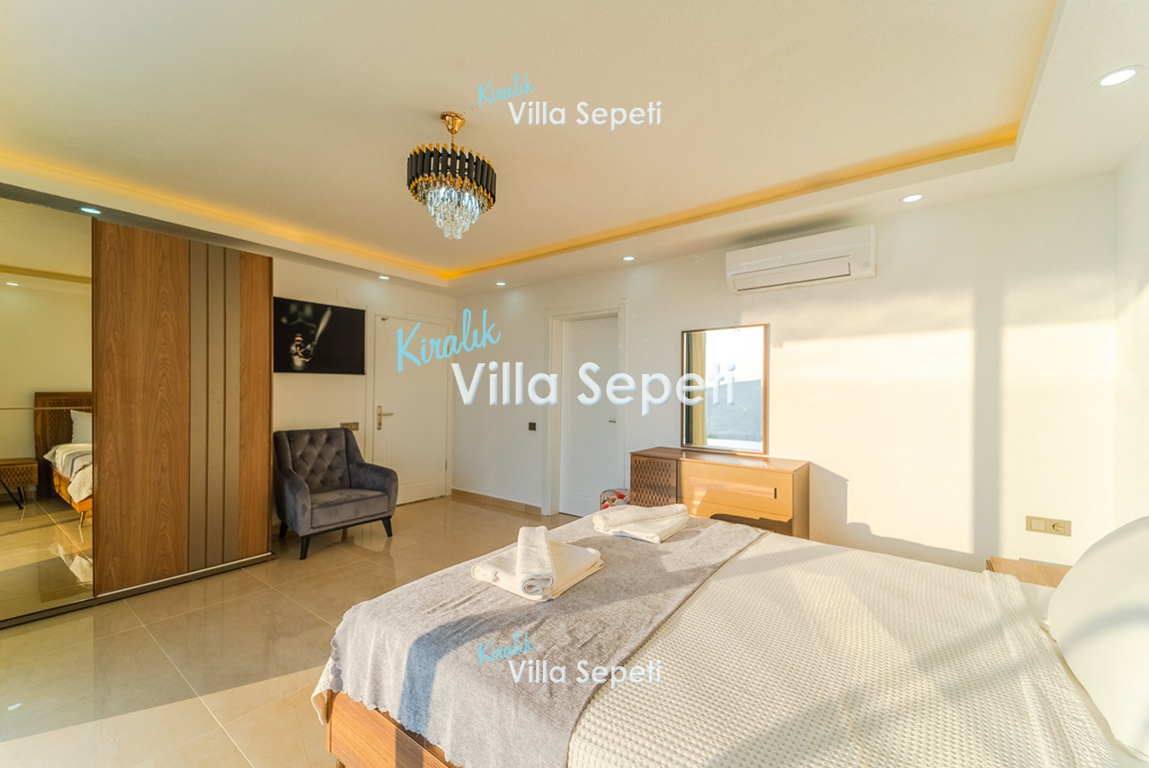 Villa July