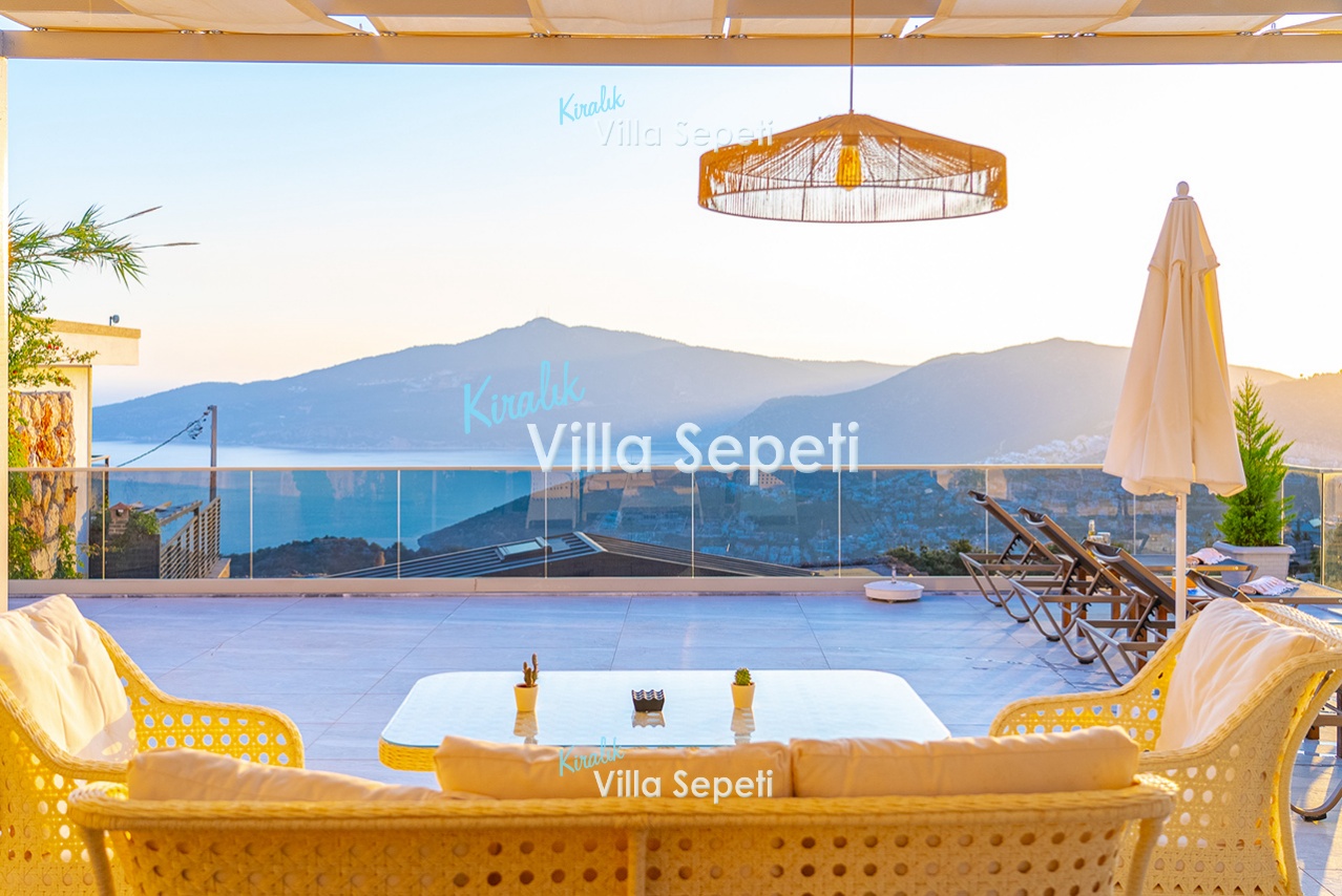 Villa July