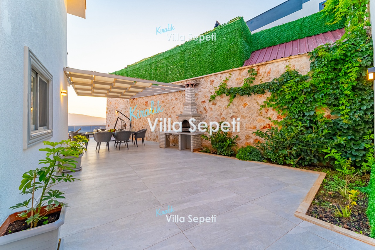 Villa July
