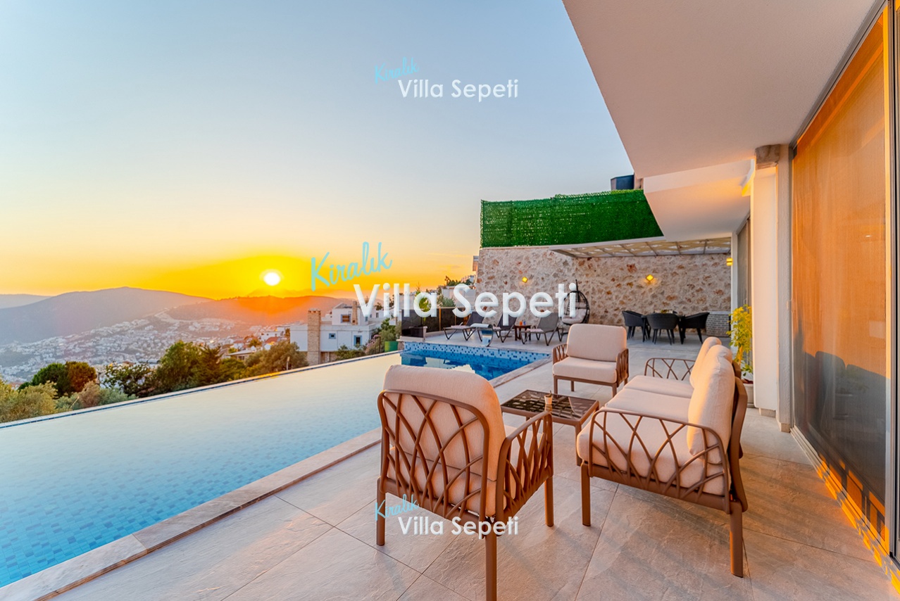 Villa July