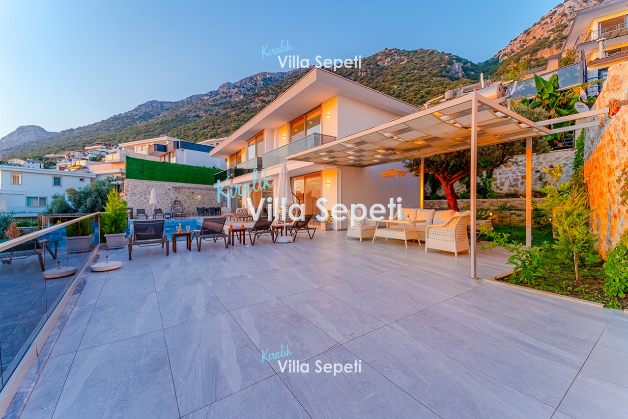 Villa July