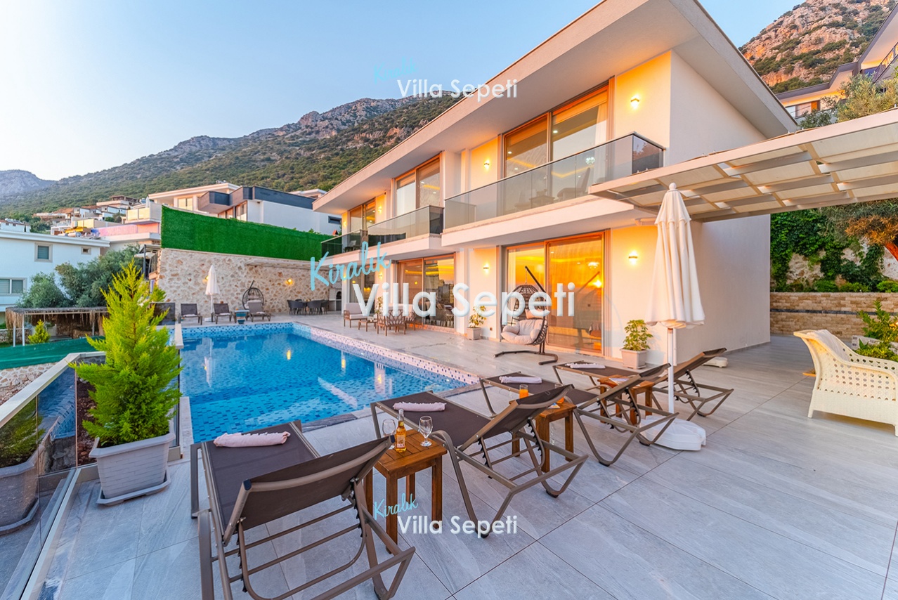Villa July
