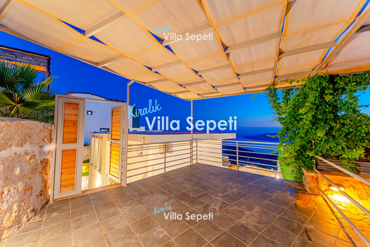 Villa July