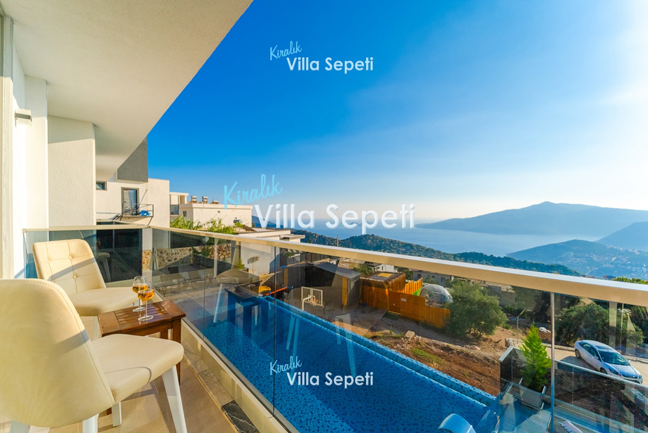 Villa July