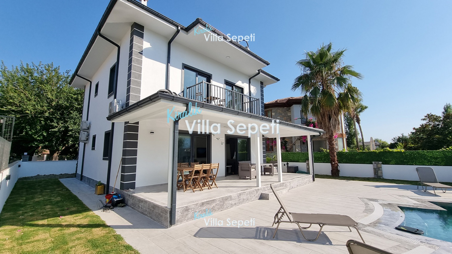 Villa Life Port